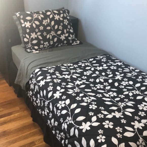 Other - Twin cover and pillow sham